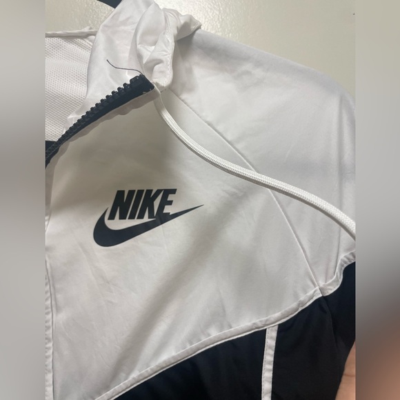 Nike Women's Black and White Jacket Windbreaker - Picture 2 of 5